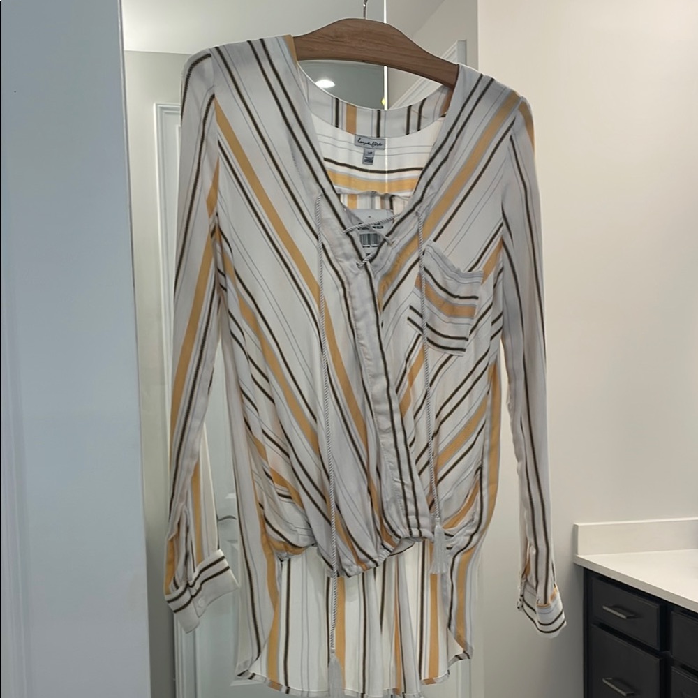 NWT Small Love Fire White & Yellow Long Sleeve Wrap Blouse with longer back